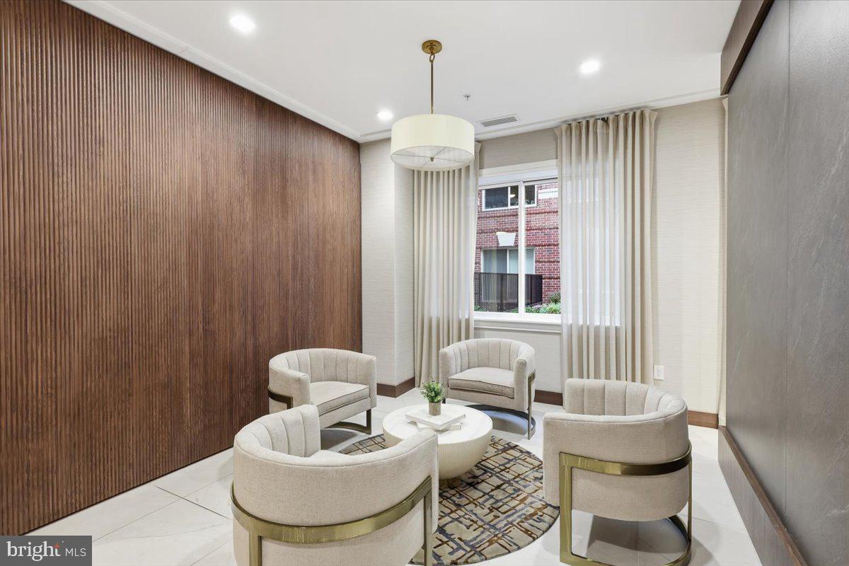 625 SLATERS LN #G4, ALEXANDRIA, Virginia 22314, 1 Bedroom Bedrooms, ,1 BathroomBathrooms,Residential,For sale,625 SLATERS LN #G4,VAAX2051996 MLS # VAAX2051996