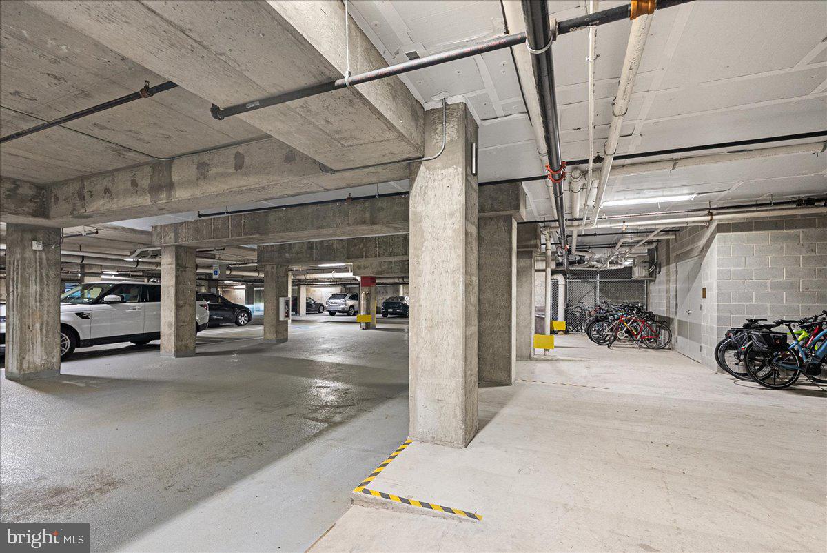 625 SLATERS LN #G4, ALEXANDRIA, Virginia 22314, 1 Bedroom Bedrooms, ,1 BathroomBathrooms,Residential,For sale,625 SLATERS LN #G4,VAAX2051996 MLS # VAAX2051996