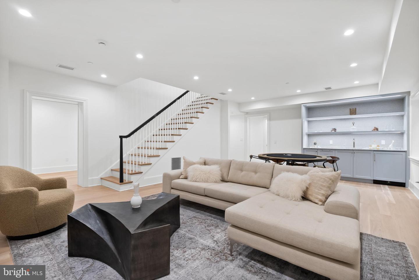 4905 VAN NESS ST NW, WASHINGTON, District Of Columbia 20016, 5 Bedrooms Bedrooms, ,5 BathroomsBathrooms,Residential,For sale,4905 VAN NESS ST NW,DCDC2232838 MLS # DCDC2232838