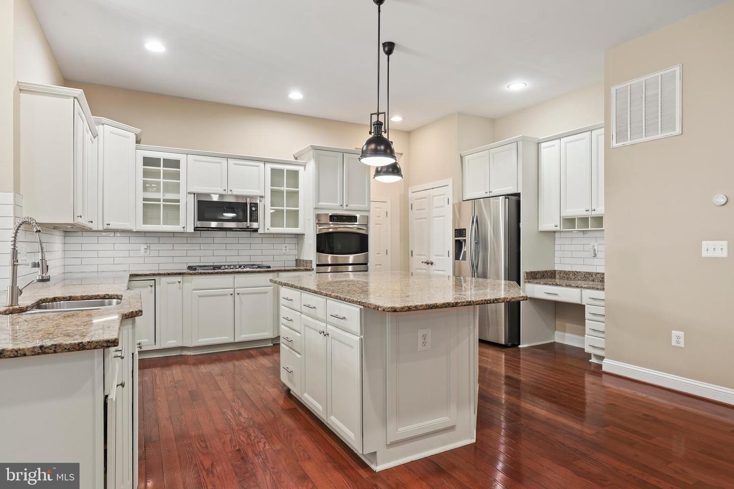 1019 E KENSINGTON CIR, FREDERICKSBURG, Virginia 22401, 5 Bedrooms Bedrooms, ,4 BathroomsBathrooms,Residential,For sale,1019 E KENSINGTON CIR,VAFB2009334 MLS # VAFB2009334