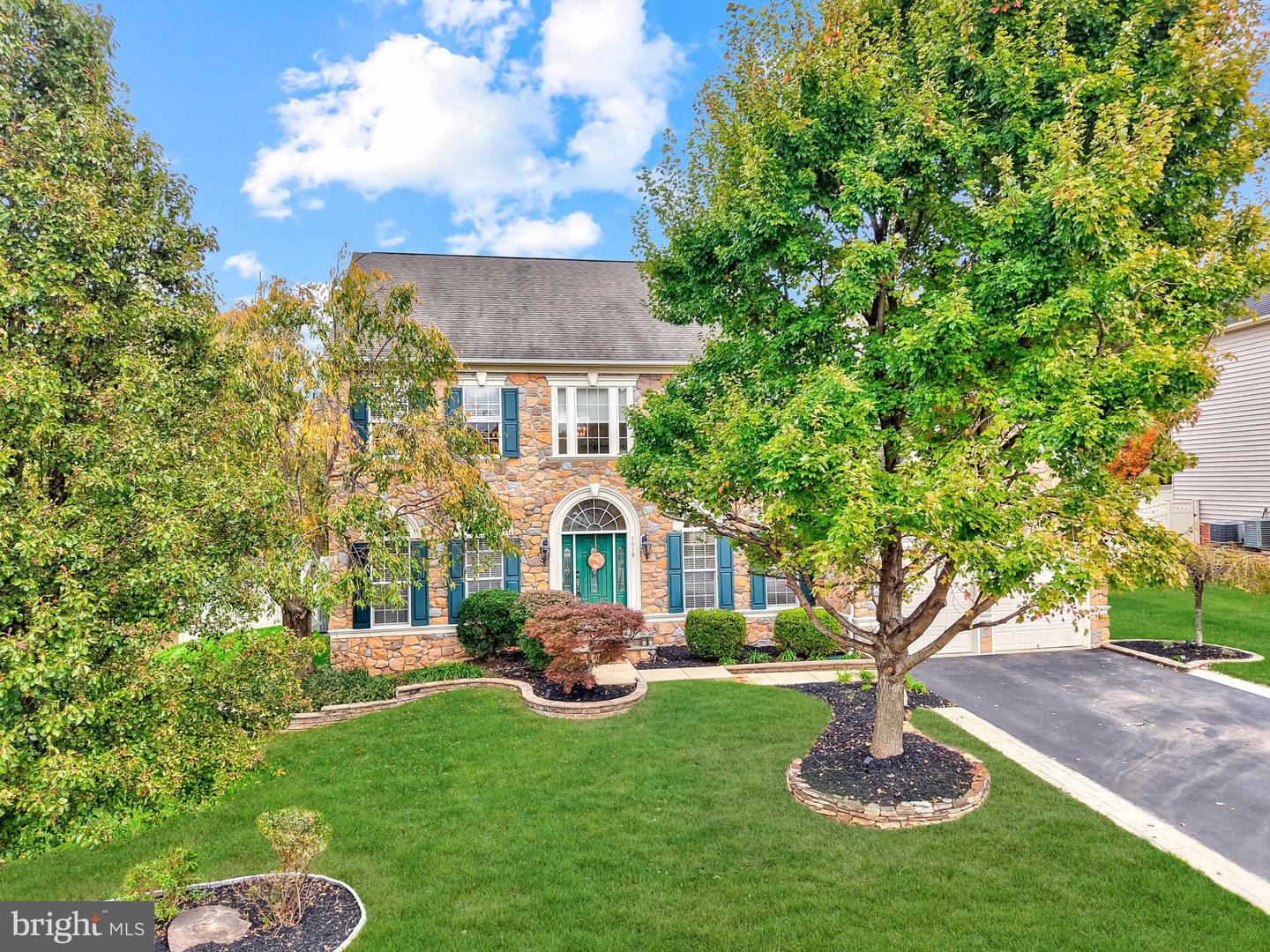 1019 E KENSINGTON CIR, FREDERICKSBURG, Virginia 22401, 5 Bedrooms Bedrooms, ,4 BathroomsBathrooms,Residential,For sale,1019 E KENSINGTON CIR,VAFB2009334 MLS # VAFB2009334