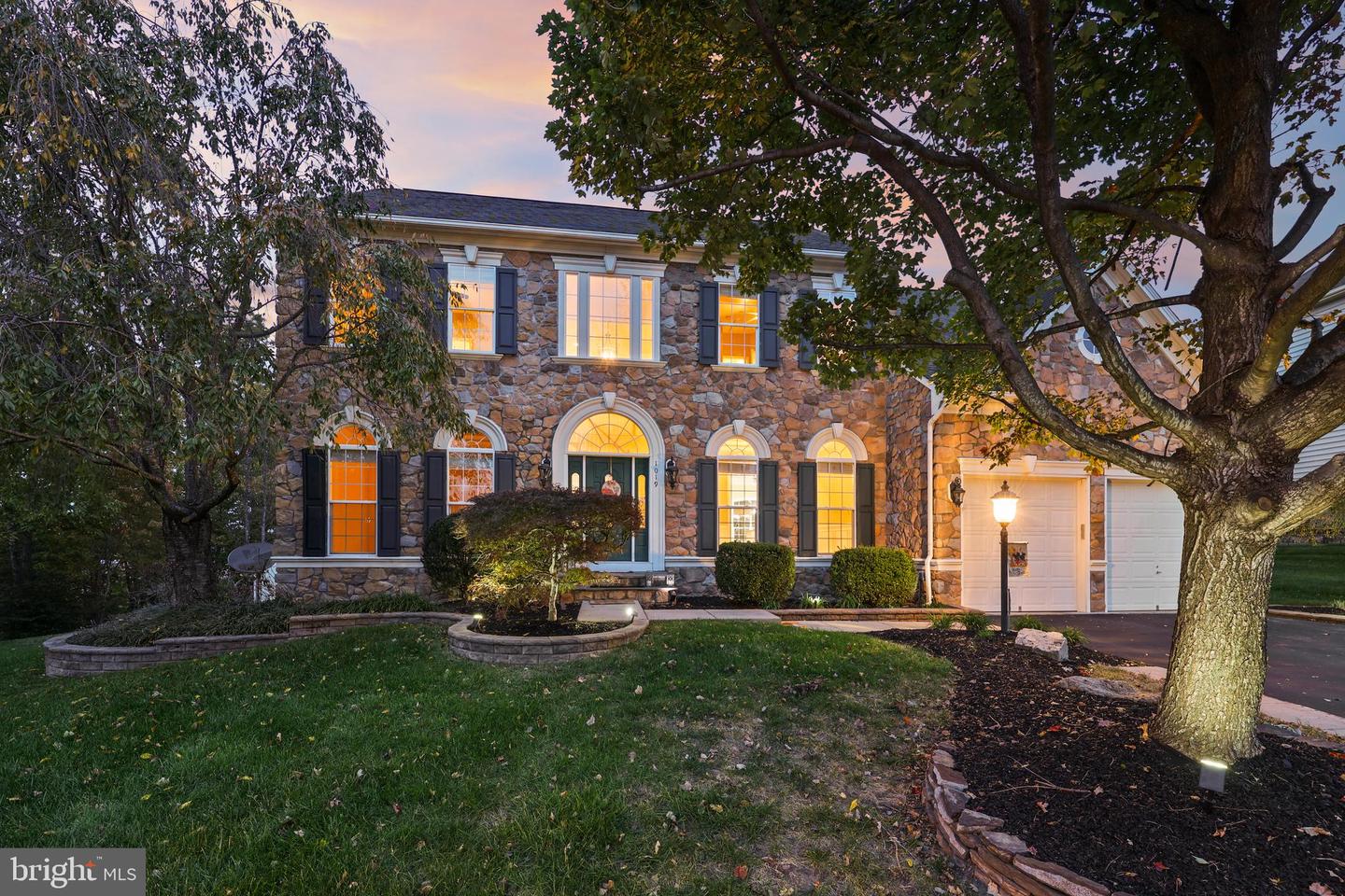 1019 E KENSINGTON CIR, FREDERICKSBURG, Virginia 22401, 5 Bedrooms Bedrooms, ,4 BathroomsBathrooms,Residential,For sale,1019 E KENSINGTON CIR,VAFB2009334 MLS # VAFB2009334