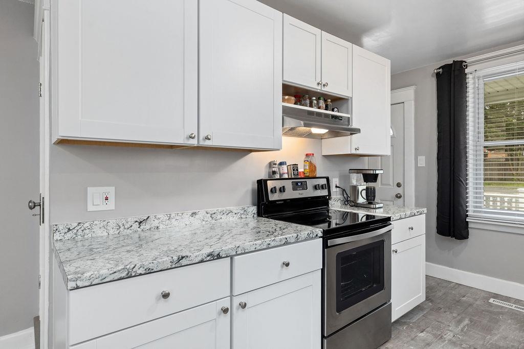 238 N CHARLOTTE AVE, WAYNESBORO, Virginia 22980, 2 Bedrooms Bedrooms, ,1 BathroomBathrooms,Residential,238 N CHARLOTTE AVE,671162 MLS # 671162