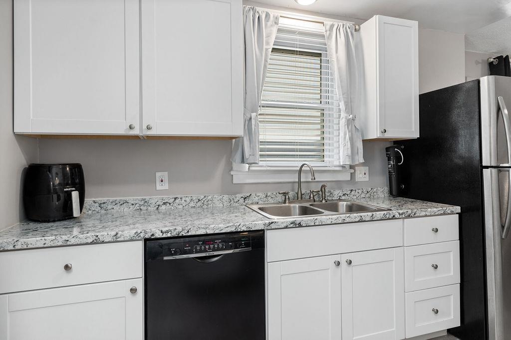 238 N CHARLOTTE AVE, WAYNESBORO, Virginia 22980, 2 Bedrooms Bedrooms, ,1 BathroomBathrooms,Residential,238 N CHARLOTTE AVE,671162 MLS # 671162