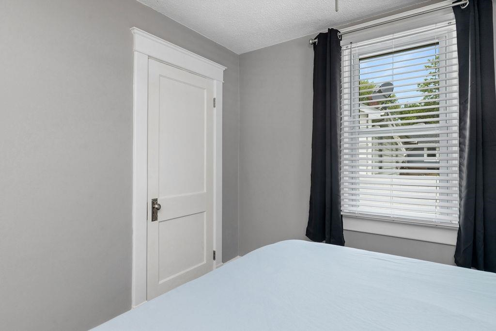 238 N CHARLOTTE AVE, WAYNESBORO, Virginia 22980, 2 Bedrooms Bedrooms, ,1 BathroomBathrooms,Residential,238 N CHARLOTTE AVE,671162 MLS # 671162