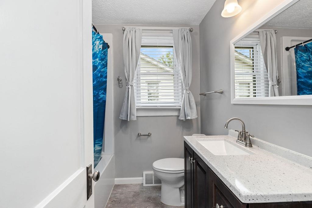 238 N CHARLOTTE AVE, WAYNESBORO, Virginia 22980, 2 Bedrooms Bedrooms, ,1 BathroomBathrooms,Residential,238 N CHARLOTTE AVE,671162 MLS # 671162