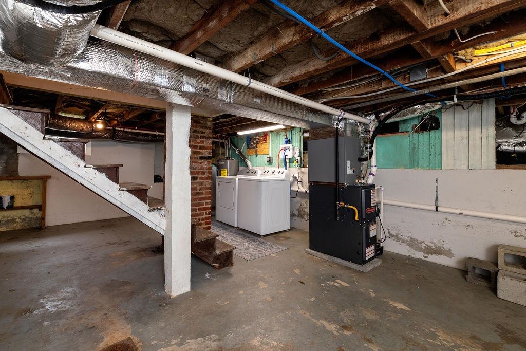 238 N CHARLOTTE AVE, WAYNESBORO, Virginia 22980, 2 Bedrooms Bedrooms, ,1 BathroomBathrooms,Residential,238 N CHARLOTTE AVE,671162 MLS # 671162