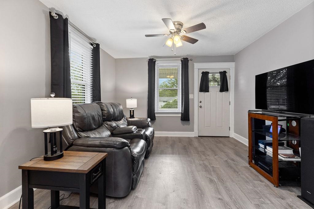 238 N CHARLOTTE AVE, WAYNESBORO, Virginia 22980, 2 Bedrooms Bedrooms, ,1 BathroomBathrooms,Residential,238 N CHARLOTTE AVE,671162 MLS # 671162