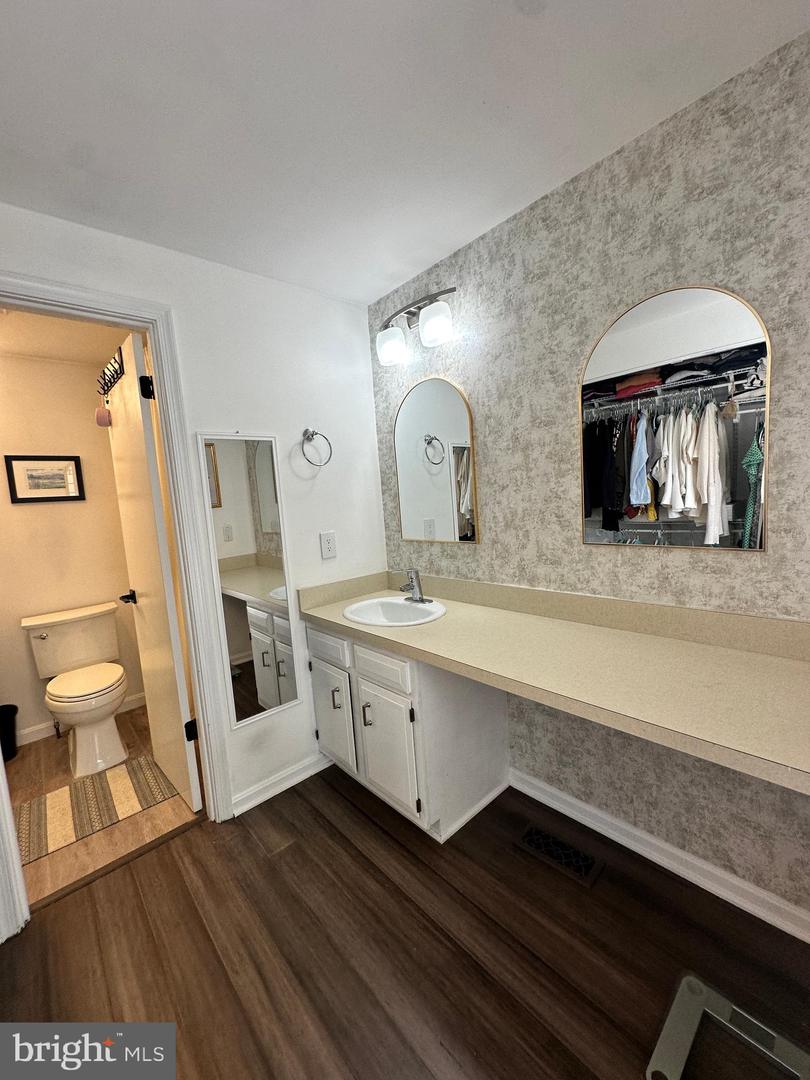 7601 RUDYARD ST, FALLS CHURCH, Virginia 22043, 4 Bedrooms Bedrooms, 11 Rooms Rooms,2 BathroomsBathrooms,Residential,For sale,7601 RUDYARD ST,VAFX2280124 MLS # VAFX2280124