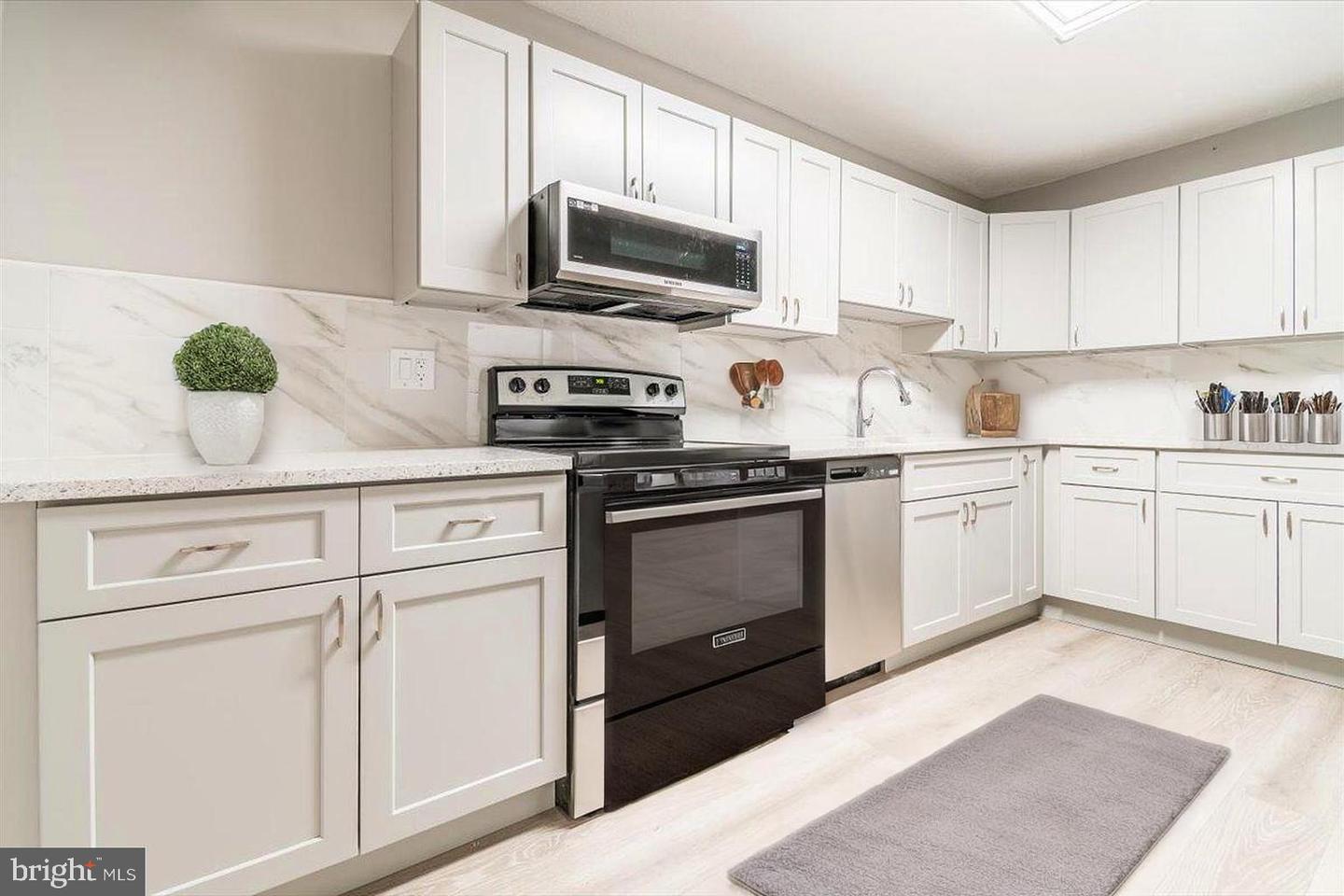 8370 GREENSBORO DR #203, MCLEAN, Virginia 22102, 2 Bedrooms Bedrooms, ,2 BathroomsBathrooms,Residential,For sale,8370 GREENSBORO DR #203,VAFX2280282 MLS # VAFX2280282