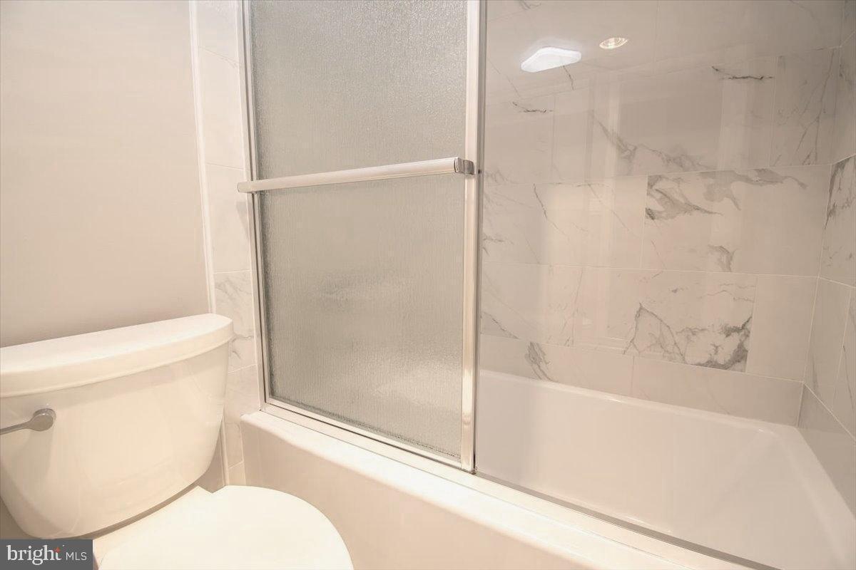 8370 GREENSBORO DR #203, MCLEAN, Virginia 22102, 2 Bedrooms Bedrooms, ,2 BathroomsBathrooms,Residential,For sale,8370 GREENSBORO DR #203,VAFX2280282 MLS # VAFX2280282