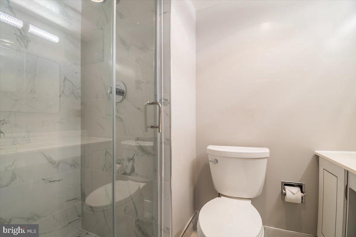 8370 GREENSBORO DR #203, MCLEAN, Virginia 22102, 2 Bedrooms Bedrooms, ,2 BathroomsBathrooms,Residential,For sale,8370 GREENSBORO DR #203,VAFX2280282 MLS # VAFX2280282