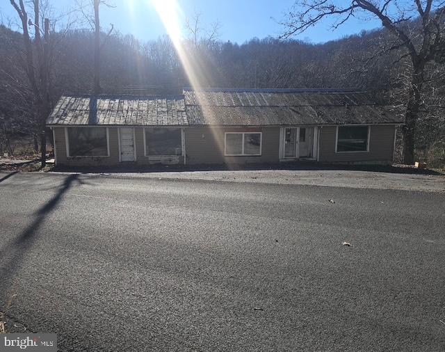 5910 DRY FORK RD, CEDAR BLUFF, Virginia 24609, 2 Bedrooms Bedrooms, ,1 BathroomBathrooms,Residential,For sale,5910 DRY FORK RD,VATW2000018 MLS # VATW2000018