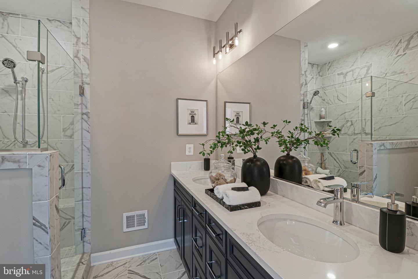 4410 FAIR LAKES CT, FAIRFAX, Virginia 22033, 3 Bedrooms Bedrooms, ,3 BathroomsBathrooms,Residential,For sale,4410 FAIR LAKES CT,VAFX2280352 MLS # VAFX2280352