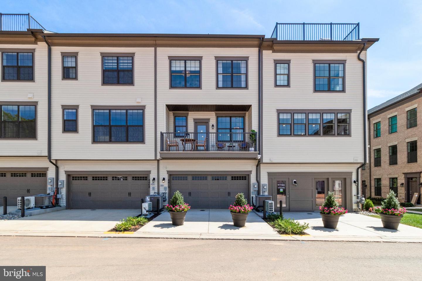 4410 FAIR LAKES CT, FAIRFAX, Virginia 22033, 3 Bedrooms Bedrooms, ,3 BathroomsBathrooms,Residential,For sale,4410 FAIR LAKES CT,VAFX2280352 MLS # VAFX2280352