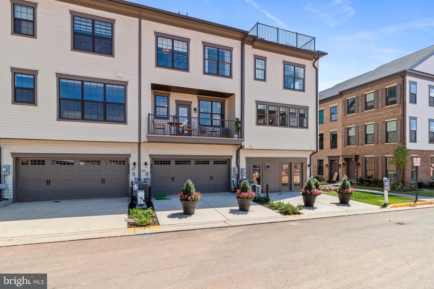 4410 FAIR LAKES CT, FAIRFAX, Virginia 22033, 3 Bedrooms Bedrooms, ,3 BathroomsBathrooms,Residential,For sale,4410 FAIR LAKES CT,VAFX2280352 MLS # VAFX2280352