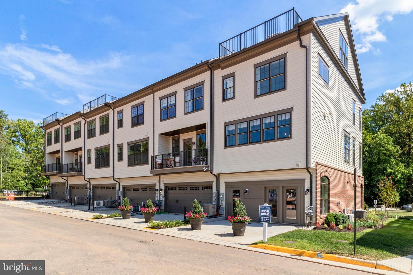 4410 FAIR LAKES CT, FAIRFAX, Virginia 22033, 3 Bedrooms Bedrooms, ,3 BathroomsBathrooms,Residential,For sale,4410 FAIR LAKES CT,VAFX2280352 MLS # VAFX2280352