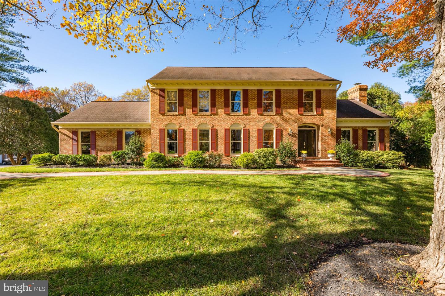 8426 HOLLY LEAF DR, MCLEAN, Virginia 22102, 5 Bedrooms Bedrooms, 24 Rooms Rooms,3 BathroomsBathrooms,Residential,For sale,8426 HOLLY LEAF DR,VAFX2262594 MLS # VAFX2262594