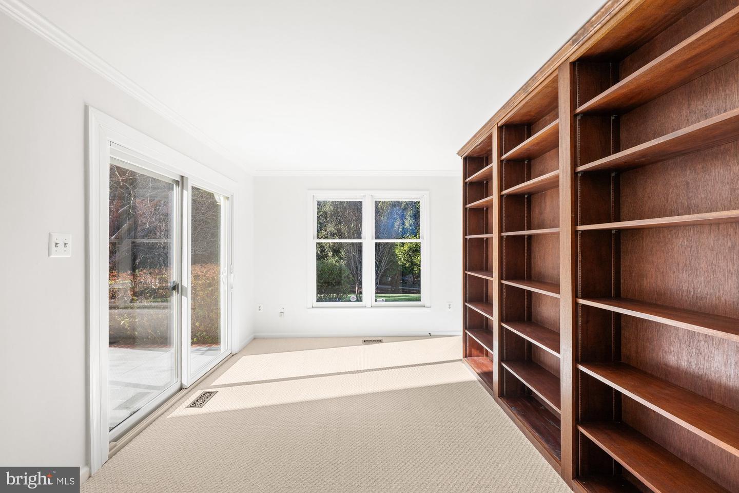 8426 HOLLY LEAF DR, MCLEAN, Virginia 22102, 5 Bedrooms Bedrooms, 24 Rooms Rooms,3 BathroomsBathrooms,Residential,For sale,8426 HOLLY LEAF DR,VAFX2262594 MLS # VAFX2262594