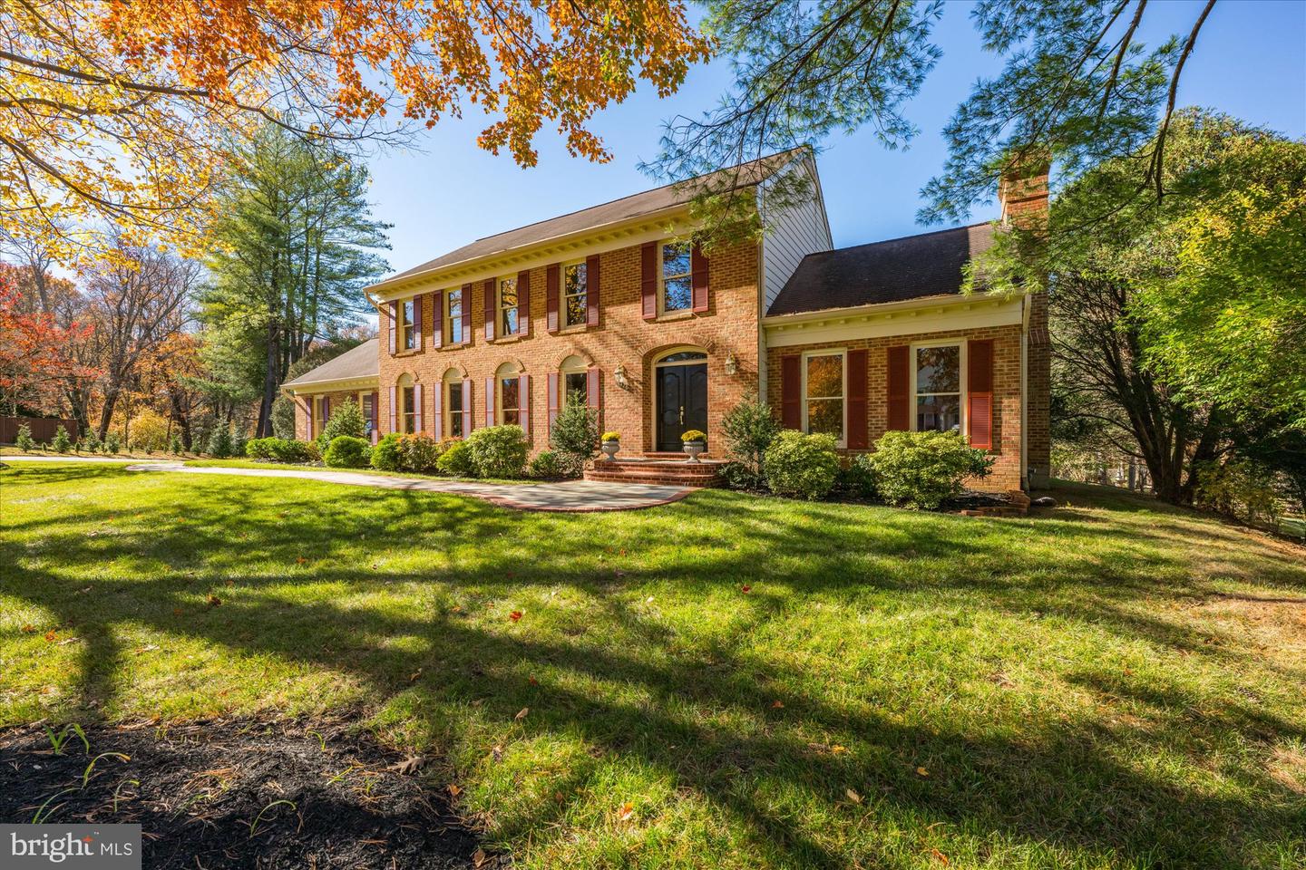 8426 HOLLY LEAF DR, MCLEAN, Virginia 22102, 5 Bedrooms Bedrooms, 24 Rooms Rooms,3 BathroomsBathrooms,Residential,For sale,8426 HOLLY LEAF DR,VAFX2262594 MLS # VAFX2262594