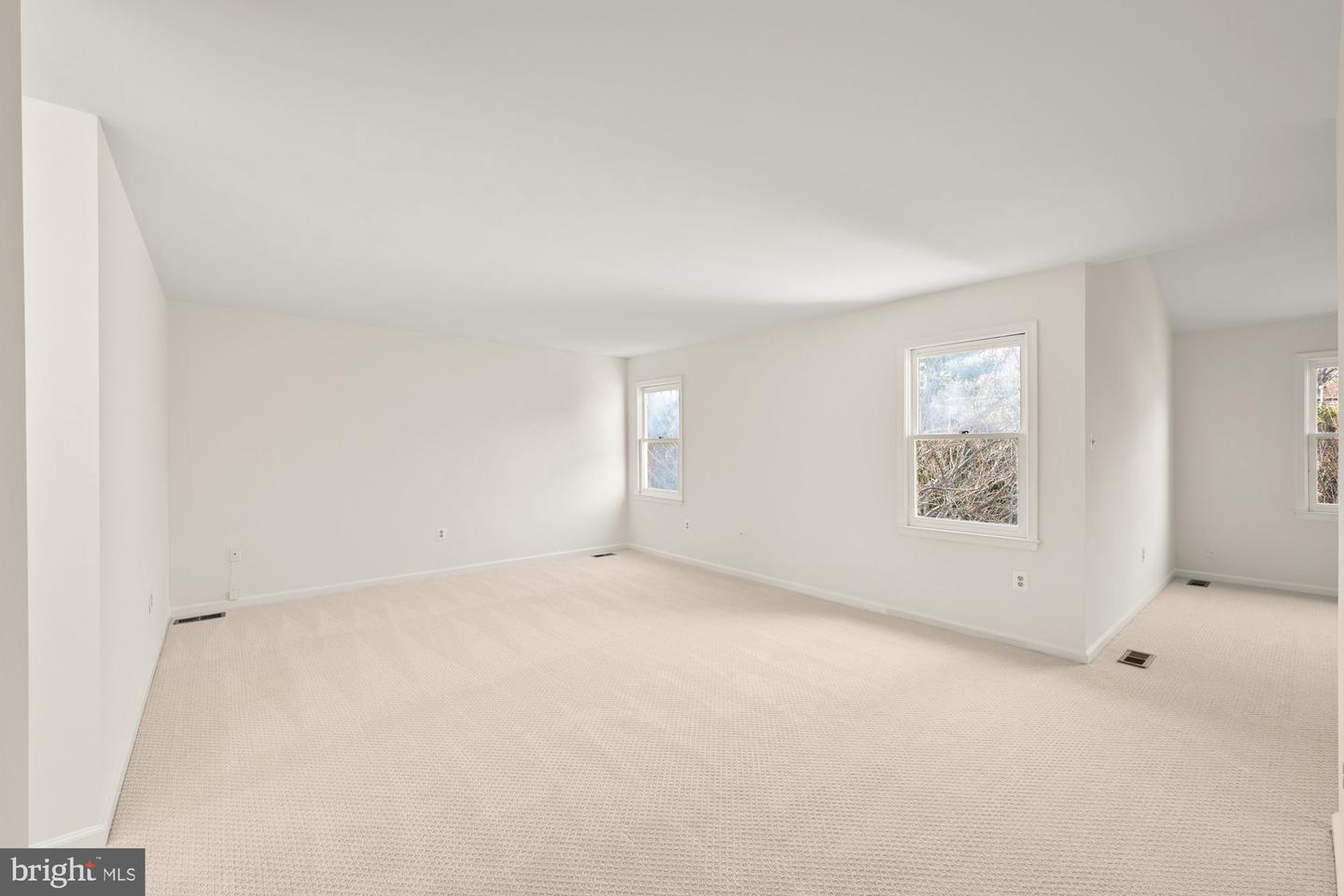 8426 HOLLY LEAF DR, MCLEAN, Virginia 22102, 5 Bedrooms Bedrooms, 24 Rooms Rooms,3 BathroomsBathrooms,Residential,For sale,8426 HOLLY LEAF DR,VAFX2262594 MLS # VAFX2262594