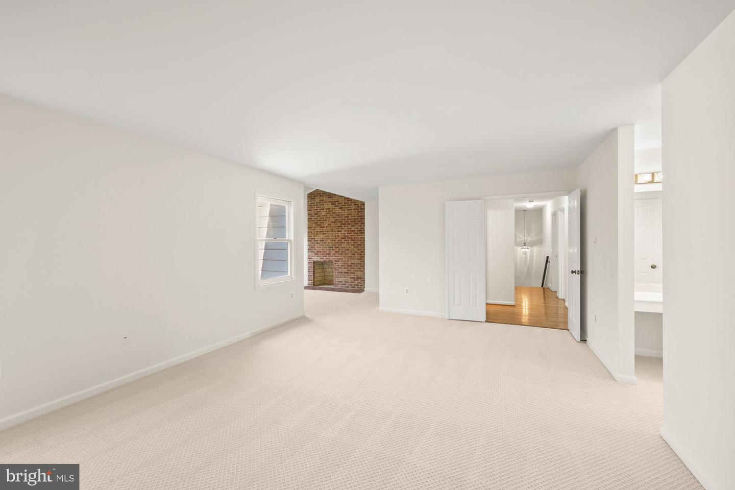 8426 HOLLY LEAF DR, MCLEAN, Virginia 22102, 5 Bedrooms Bedrooms, 24 Rooms Rooms,3 BathroomsBathrooms,Residential,For sale,8426 HOLLY LEAF DR,VAFX2262594 MLS # VAFX2262594