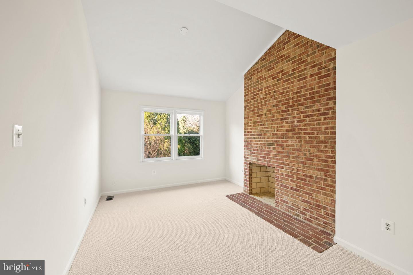 8426 HOLLY LEAF DR, MCLEAN, Virginia 22102, 5 Bedrooms Bedrooms, 24 Rooms Rooms,3 BathroomsBathrooms,Residential,For sale,8426 HOLLY LEAF DR,VAFX2262594 MLS # VAFX2262594