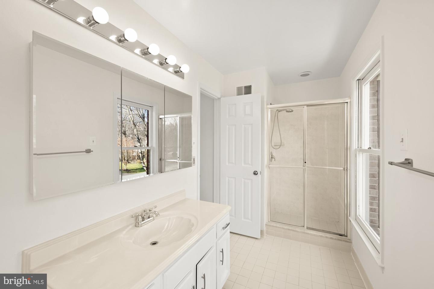 8426 HOLLY LEAF DR, MCLEAN, Virginia 22102, 5 Bedrooms Bedrooms, 24 Rooms Rooms,3 BathroomsBathrooms,Residential,For sale,8426 HOLLY LEAF DR,VAFX2262594 MLS # VAFX2262594