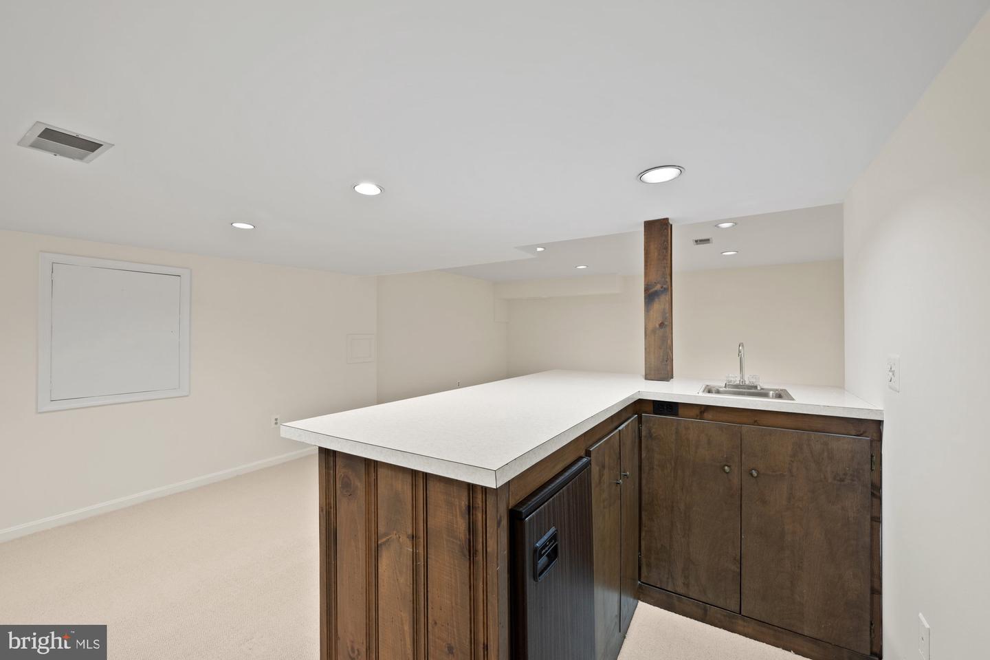 8426 HOLLY LEAF DR, MCLEAN, Virginia 22102, 5 Bedrooms Bedrooms, 24 Rooms Rooms,3 BathroomsBathrooms,Residential,For sale,8426 HOLLY LEAF DR,VAFX2262594 MLS # VAFX2262594