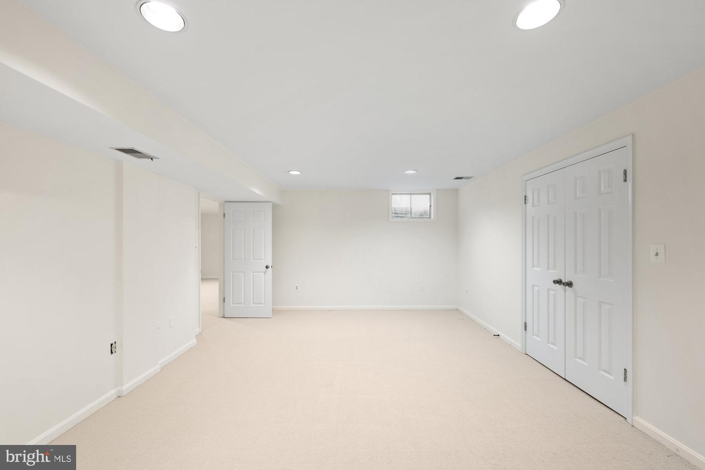 8426 HOLLY LEAF DR, MCLEAN, Virginia 22102, 5 Bedrooms Bedrooms, 24 Rooms Rooms,3 BathroomsBathrooms,Residential,For sale,8426 HOLLY LEAF DR,VAFX2262594 MLS # VAFX2262594