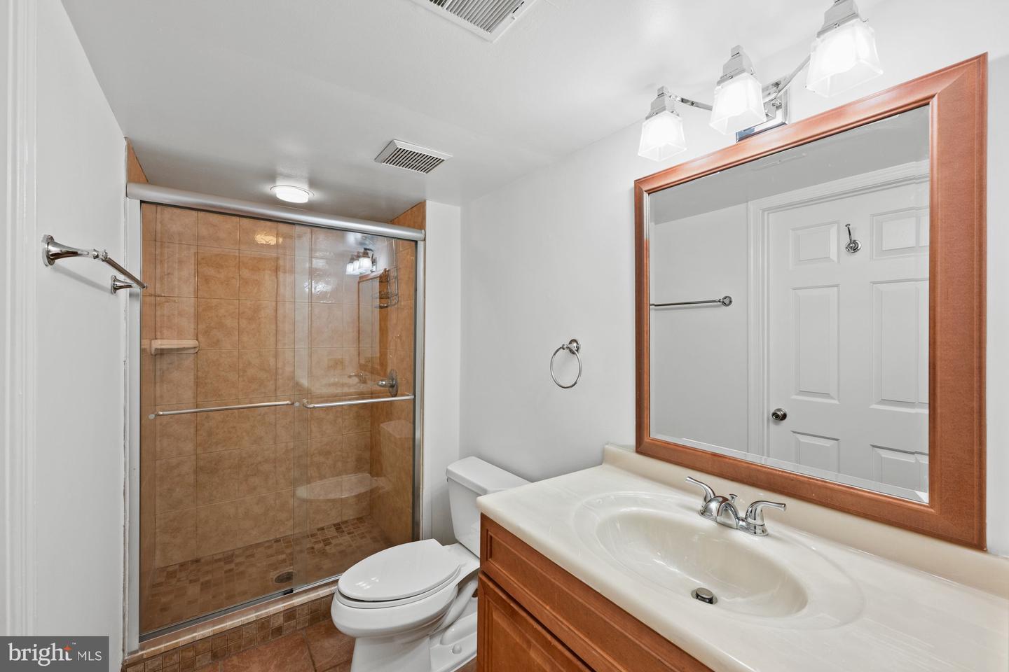 8426 HOLLY LEAF DR, MCLEAN, Virginia 22102, 5 Bedrooms Bedrooms, 24 Rooms Rooms,3 BathroomsBathrooms,Residential,For sale,8426 HOLLY LEAF DR,VAFX2262594 MLS # VAFX2262594