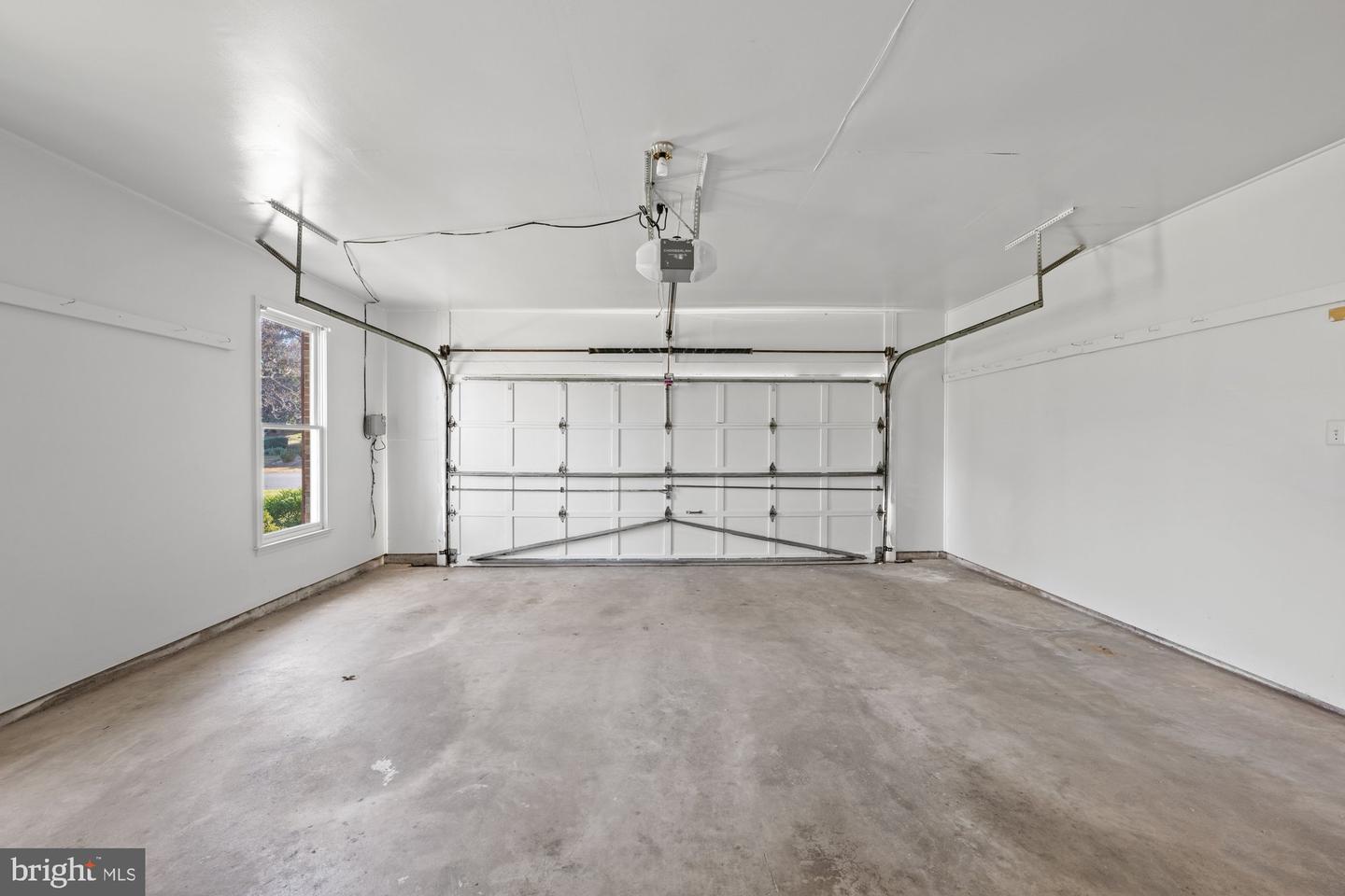 8426 HOLLY LEAF DR, MCLEAN, Virginia 22102, 5 Bedrooms Bedrooms, 24 Rooms Rooms,3 BathroomsBathrooms,Residential,For sale,8426 HOLLY LEAF DR,VAFX2262594 MLS # VAFX2262594