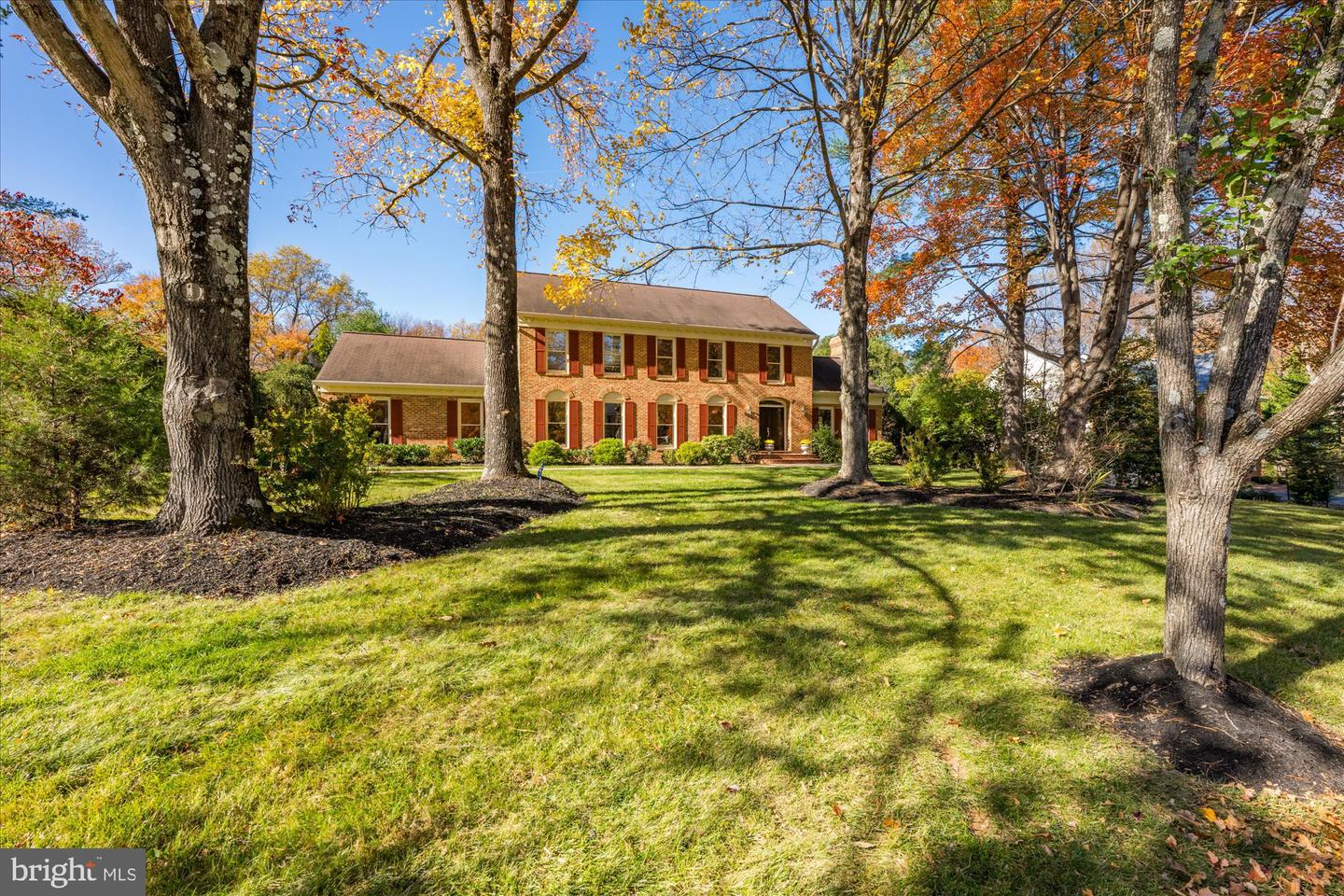 8426 HOLLY LEAF DR, MCLEAN, Virginia 22102, 5 Bedrooms Bedrooms, 24 Rooms Rooms,3 BathroomsBathrooms,Residential,For sale,8426 HOLLY LEAF DR,VAFX2262594 MLS # VAFX2262594