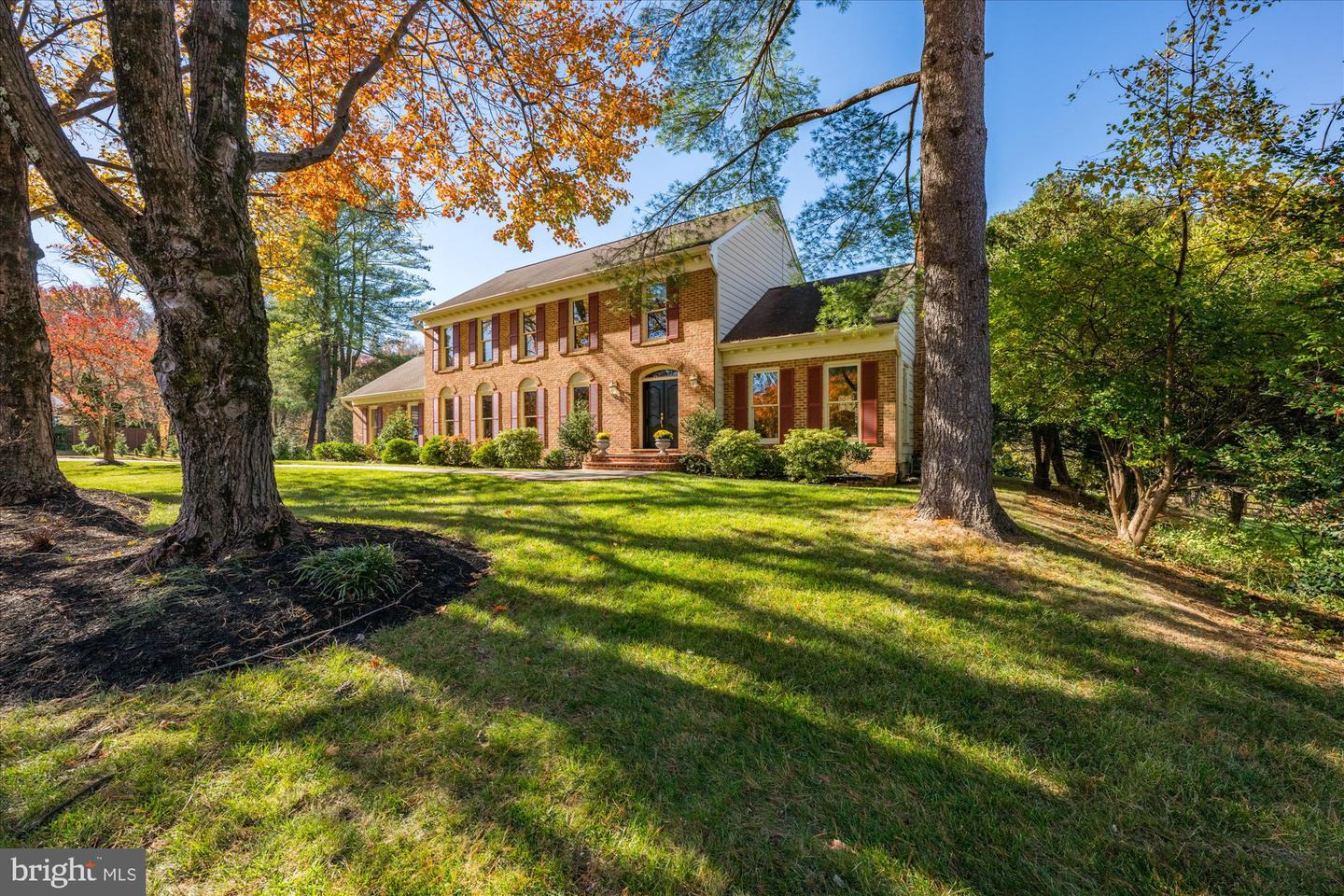 8426 HOLLY LEAF DR, MCLEAN, Virginia 22102, 5 Bedrooms Bedrooms, 24 Rooms Rooms,3 BathroomsBathrooms,Residential,For sale,8426 HOLLY LEAF DR,VAFX2262594 MLS # VAFX2262594