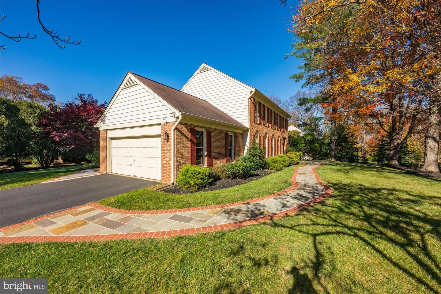 8426 HOLLY LEAF DR, MCLEAN, Virginia 22102, 5 Bedrooms Bedrooms, 24 Rooms Rooms,3 BathroomsBathrooms,Residential,For sale,8426 HOLLY LEAF DR,VAFX2262594 MLS # VAFX2262594