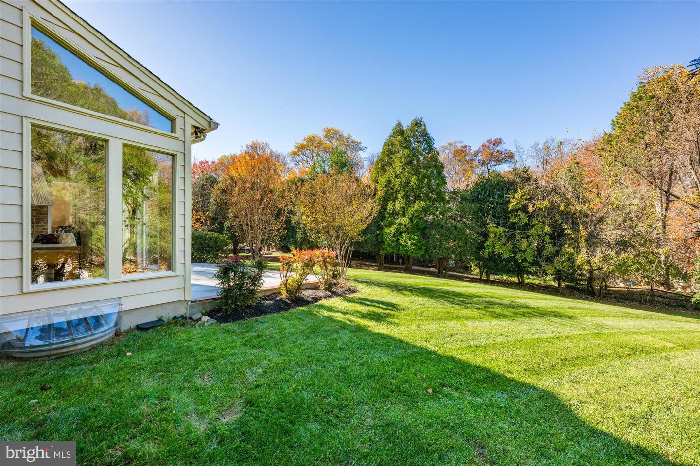 8426 HOLLY LEAF DR, MCLEAN, Virginia 22102, 5 Bedrooms Bedrooms, 24 Rooms Rooms,3 BathroomsBathrooms,Residential,For sale,8426 HOLLY LEAF DR,VAFX2262594 MLS # VAFX2262594