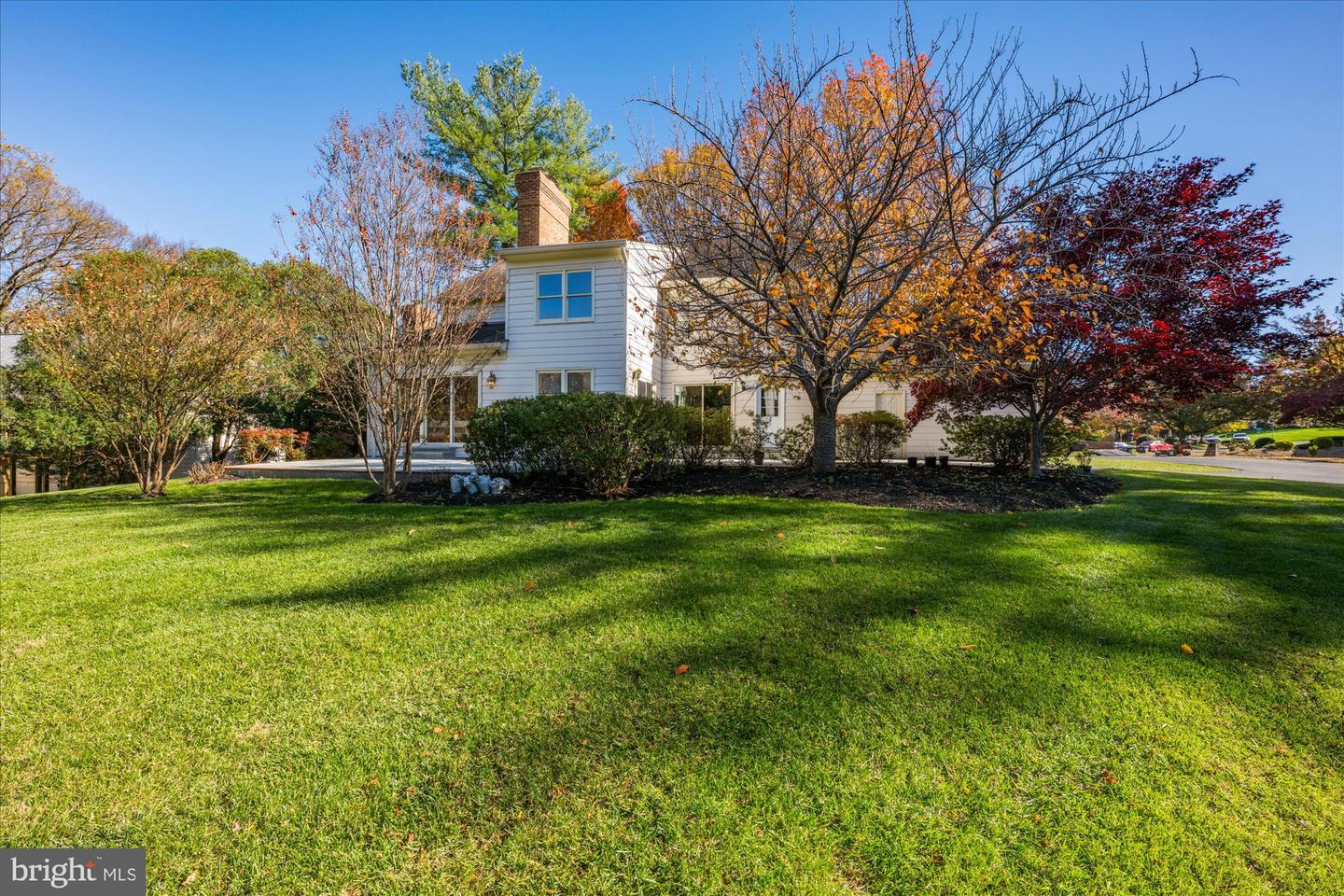 8426 HOLLY LEAF DR, MCLEAN, Virginia 22102, 5 Bedrooms Bedrooms, 24 Rooms Rooms,3 BathroomsBathrooms,Residential,For sale,8426 HOLLY LEAF DR,VAFX2262594 MLS # VAFX2262594