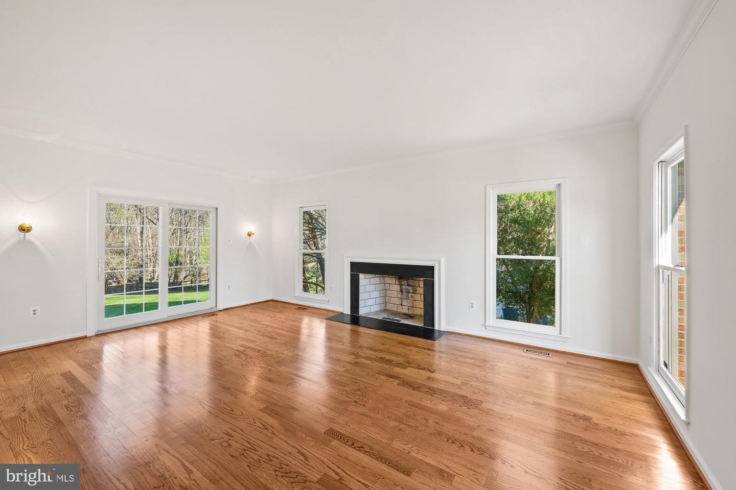 8426 HOLLY LEAF DR, MCLEAN, Virginia 22102, 5 Bedrooms Bedrooms, 24 Rooms Rooms,3 BathroomsBathrooms,Residential,For sale,8426 HOLLY LEAF DR,VAFX2262594 MLS # VAFX2262594