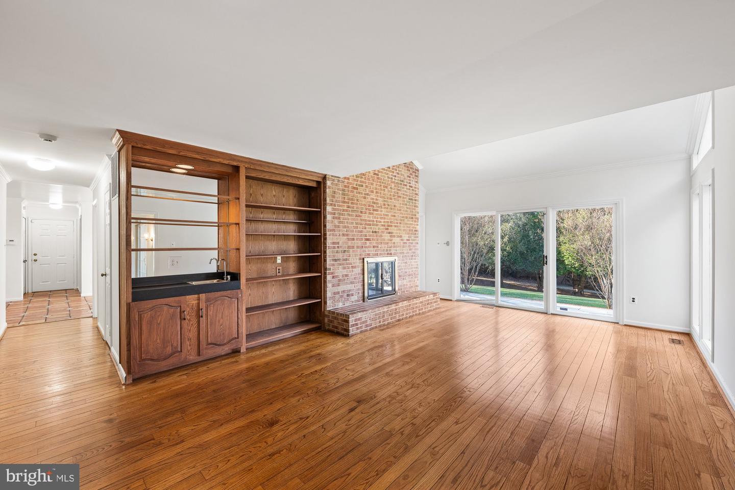 8426 HOLLY LEAF DR, MCLEAN, Virginia 22102, 5 Bedrooms Bedrooms, 24 Rooms Rooms,3 BathroomsBathrooms,Residential,For sale,8426 HOLLY LEAF DR,VAFX2262594 MLS # VAFX2262594