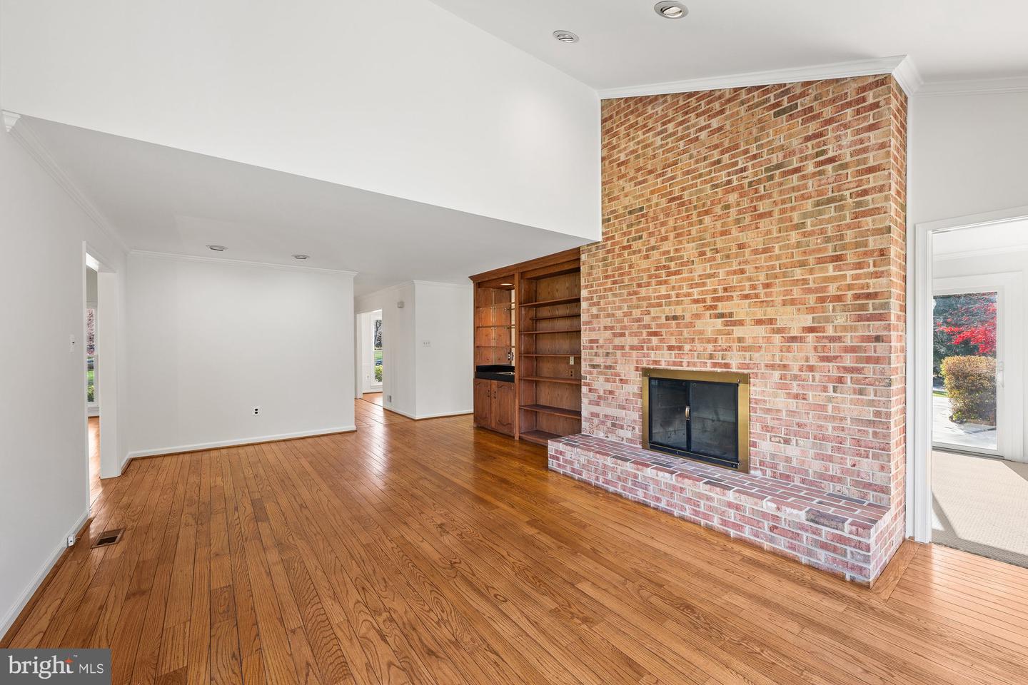 8426 HOLLY LEAF DR, MCLEAN, Virginia 22102, 5 Bedrooms Bedrooms, 24 Rooms Rooms,3 BathroomsBathrooms,Residential,For sale,8426 HOLLY LEAF DR,VAFX2262594 MLS # VAFX2262594