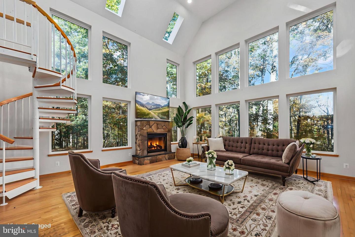 10450 HUNTER VIEW RD, VIENNA, Virginia 22181, 4 Bedrooms Bedrooms, ,3 BathroomsBathrooms,Residential,For sale,10450 HUNTER VIEW RD,VAFX2272954 MLS # VAFX2272954 10450 HUNTER VIEW RD, VIENNA, Virginia 22181, 4 Bedrooms Bedrooms, ,3 BathroomsBathrooms,Residential,For sale,10450 HUNTER VIEW RD,VAFX2272954 MLS # VAFX2272954