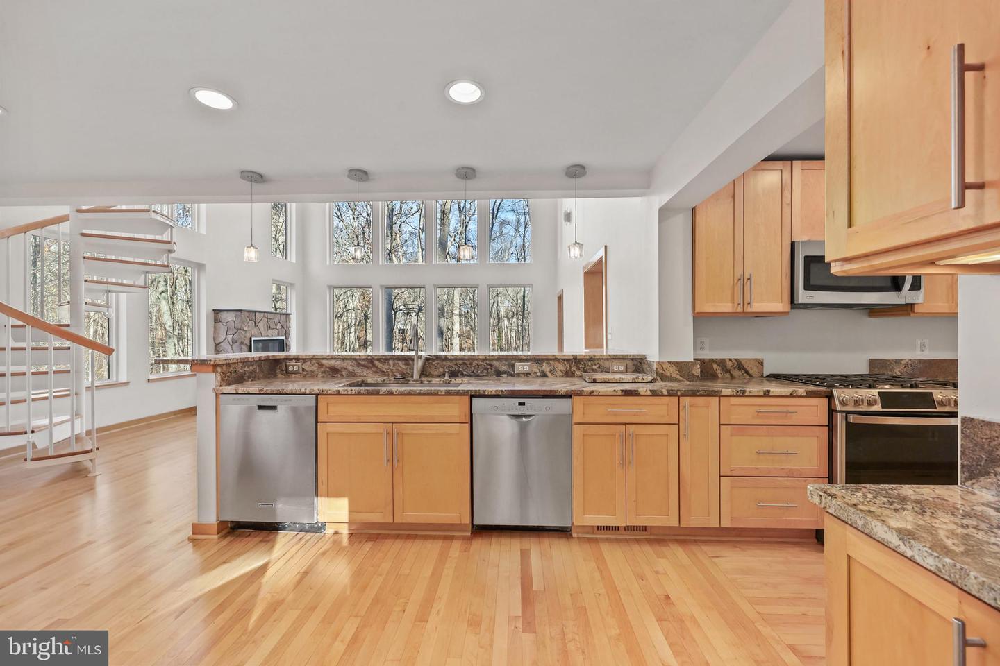 10450 HUNTER VIEW RD, VIENNA, Virginia 22181, 4 Bedrooms Bedrooms, ,3 BathroomsBathrooms,Residential,For sale,10450 HUNTER VIEW RD,VAFX2272954 MLS # VAFX2272954 10450 HUNTER VIEW RD, VIENNA, Virginia 22181, 4 Bedrooms Bedrooms, ,3 BathroomsBathrooms,Residential,For sale,10450 HUNTER VIEW RD,VAFX2272954 MLS # VAFX2272954