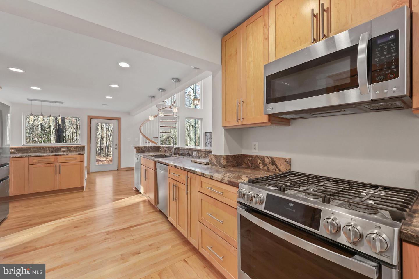 10450 HUNTER VIEW RD, VIENNA, Virginia 22181, 4 Bedrooms Bedrooms, ,3 BathroomsBathrooms,Residential,For sale,10450 HUNTER VIEW RD,VAFX2272954 MLS # VAFX2272954 10450 HUNTER VIEW RD, VIENNA, Virginia 22181, 4 Bedrooms Bedrooms, ,3 BathroomsBathrooms,Residential,For sale,10450 HUNTER VIEW RD,VAFX2272954 MLS # VAFX2272954