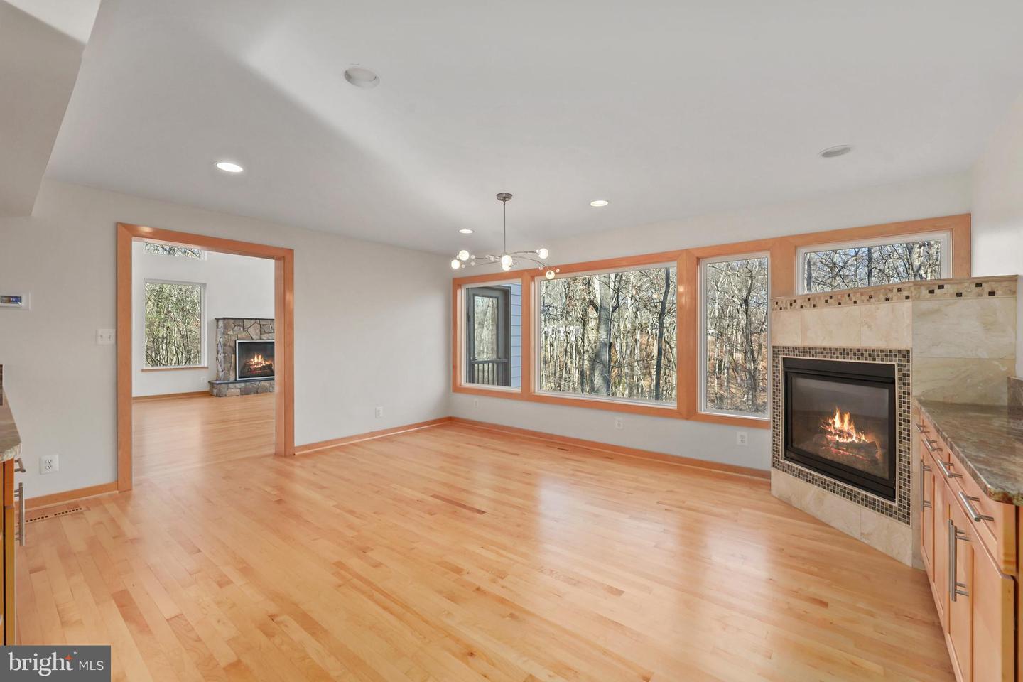 10450 HUNTER VIEW RD, VIENNA, Virginia 22181, 4 Bedrooms Bedrooms, ,3 BathroomsBathrooms,Residential,For sale,10450 HUNTER VIEW RD,VAFX2272954 MLS # VAFX2272954 10450 HUNTER VIEW RD, VIENNA, Virginia 22181, 4 Bedrooms Bedrooms, ,3 BathroomsBathrooms,Residential,For sale,10450 HUNTER VIEW RD,VAFX2272954 MLS # VAFX2272954