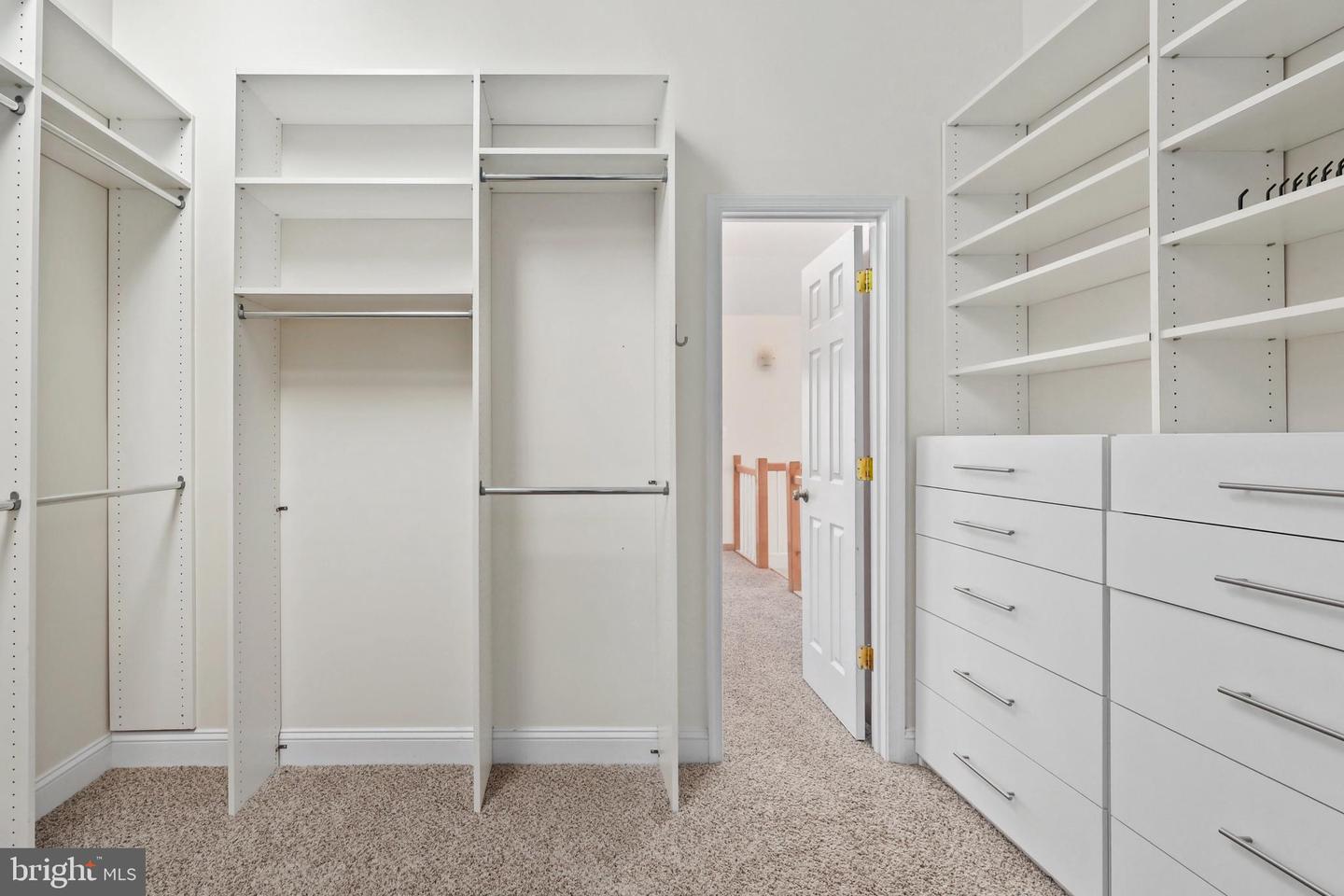 10450 HUNTER VIEW RD, VIENNA, Virginia 22181, 4 Bedrooms Bedrooms, ,3 BathroomsBathrooms,Residential,For sale,10450 HUNTER VIEW RD,VAFX2272954 MLS # VAFX2272954 10450 HUNTER VIEW RD, VIENNA, Virginia 22181, 4 Bedrooms Bedrooms, ,3 BathroomsBathrooms,Residential,For sale,10450 HUNTER VIEW RD,VAFX2272954 MLS # VAFX2272954