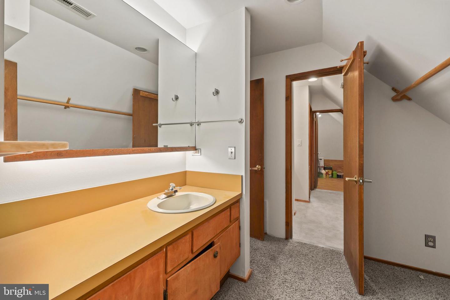 10450 HUNTER VIEW RD, VIENNA, Virginia 22181, 4 Bedrooms Bedrooms, ,3 BathroomsBathrooms,Residential,For sale,10450 HUNTER VIEW RD,VAFX2272954 MLS # VAFX2272954 10450 HUNTER VIEW RD, VIENNA, Virginia 22181, 4 Bedrooms Bedrooms, ,3 BathroomsBathrooms,Residential,For sale,10450 HUNTER VIEW RD,VAFX2272954 MLS # VAFX2272954