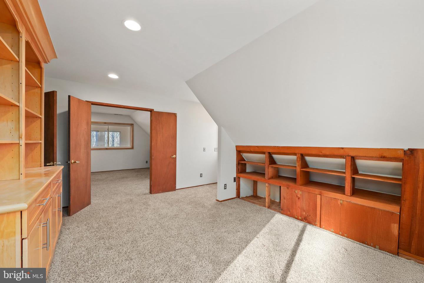 10450 HUNTER VIEW RD, VIENNA, Virginia 22181, 4 Bedrooms Bedrooms, ,3 BathroomsBathrooms,Residential,For sale,10450 HUNTER VIEW RD,VAFX2272954 MLS # VAFX2272954 10450 HUNTER VIEW RD, VIENNA, Virginia 22181, 4 Bedrooms Bedrooms, ,3 BathroomsBathrooms,Residential,For sale,10450 HUNTER VIEW RD,VAFX2272954 MLS # VAFX2272954