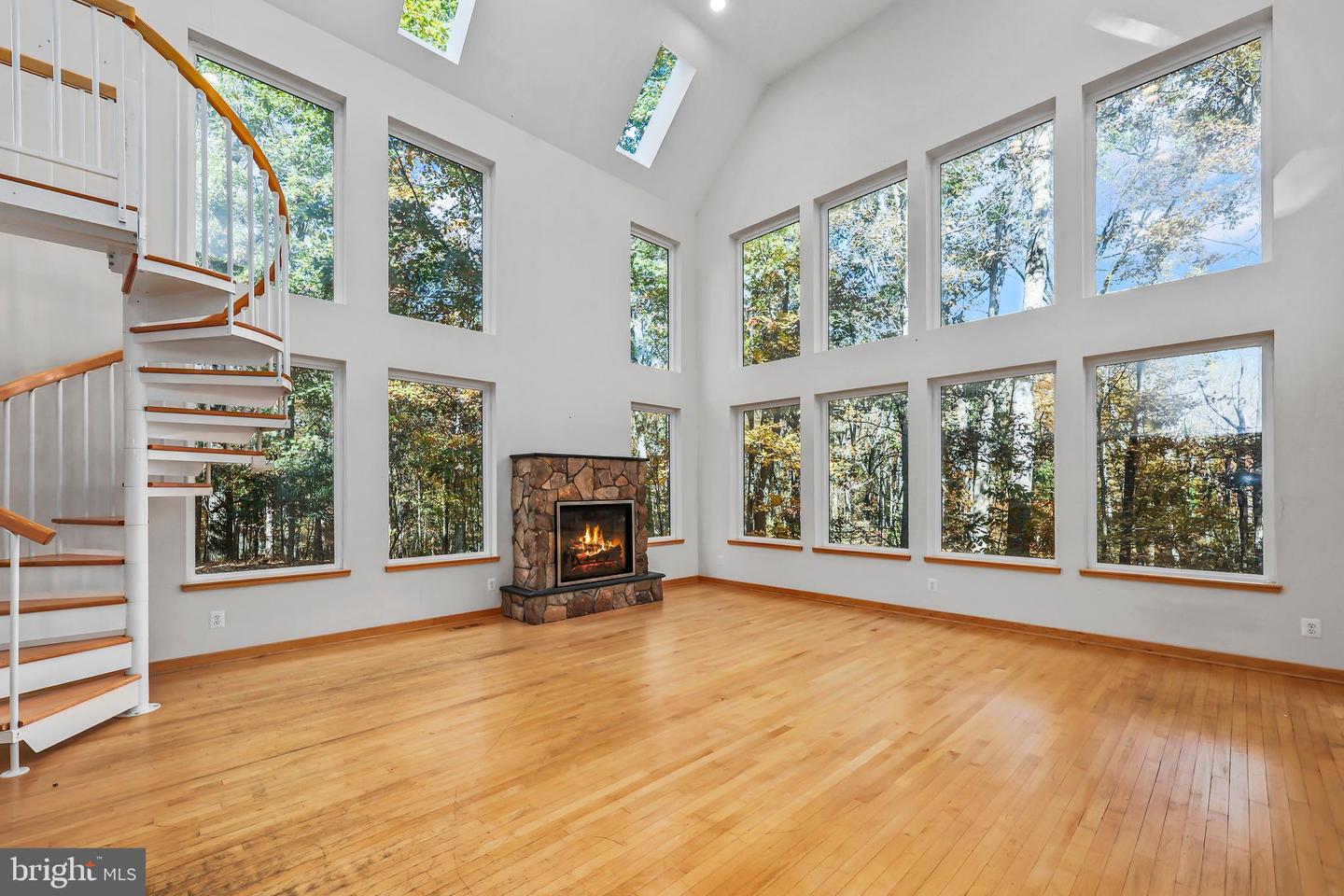 10450 HUNTER VIEW RD, VIENNA, Virginia 22181, 4 Bedrooms Bedrooms, ,3 BathroomsBathrooms,Residential,For sale,10450 HUNTER VIEW RD,VAFX2272954 MLS # VAFX2272954 10450 HUNTER VIEW RD, VIENNA, Virginia 22181, 4 Bedrooms Bedrooms, ,3 BathroomsBathrooms,Residential,For sale,10450 HUNTER VIEW RD,VAFX2272954 MLS # VAFX2272954