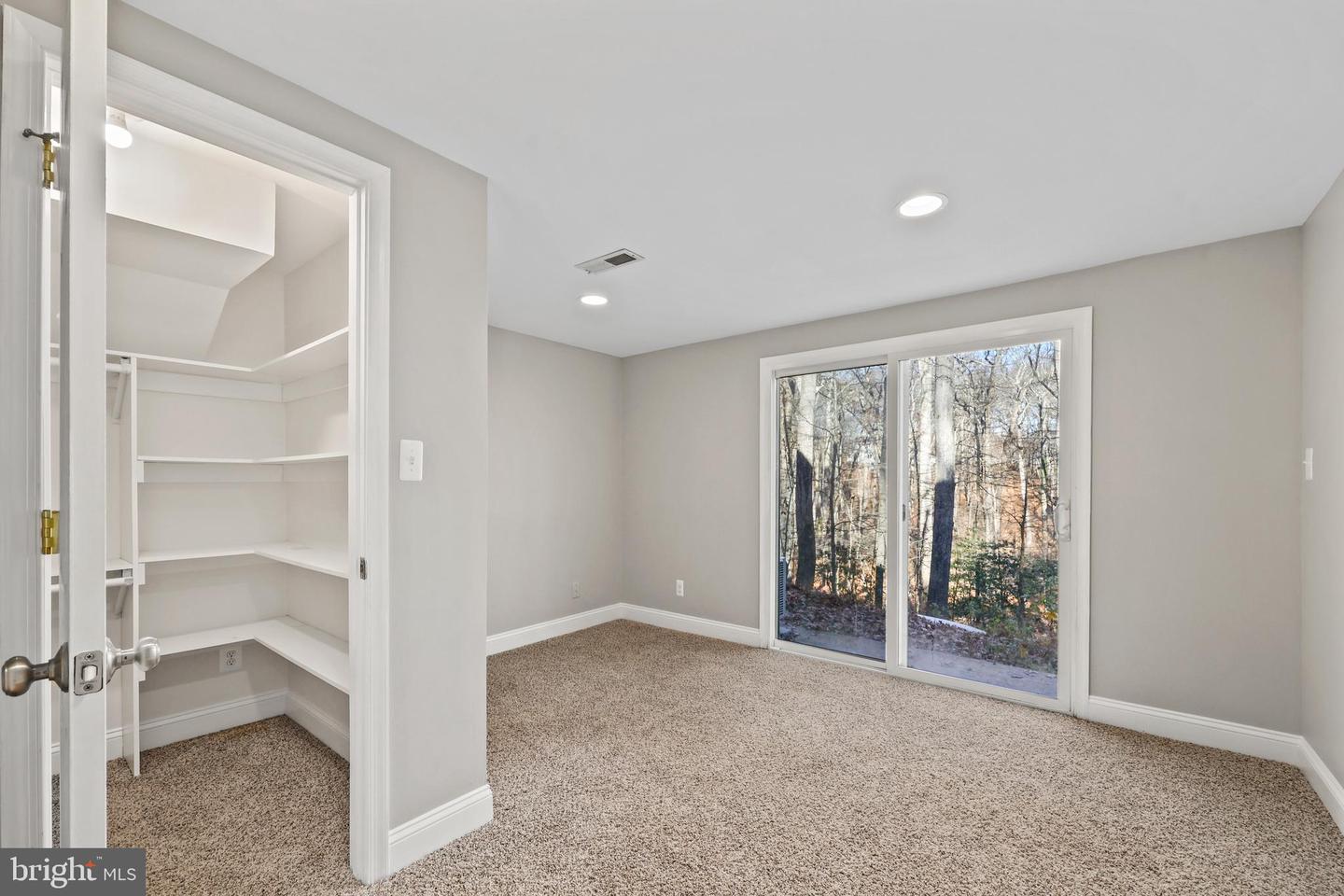 10450 HUNTER VIEW RD, VIENNA, Virginia 22181, 4 Bedrooms Bedrooms, ,3 BathroomsBathrooms,Residential,For sale,10450 HUNTER VIEW RD,VAFX2272954 MLS # VAFX2272954 10450 HUNTER VIEW RD, VIENNA, Virginia 22181, 4 Bedrooms Bedrooms, ,3 BathroomsBathrooms,Residential,For sale,10450 HUNTER VIEW RD,VAFX2272954 MLS # VAFX2272954