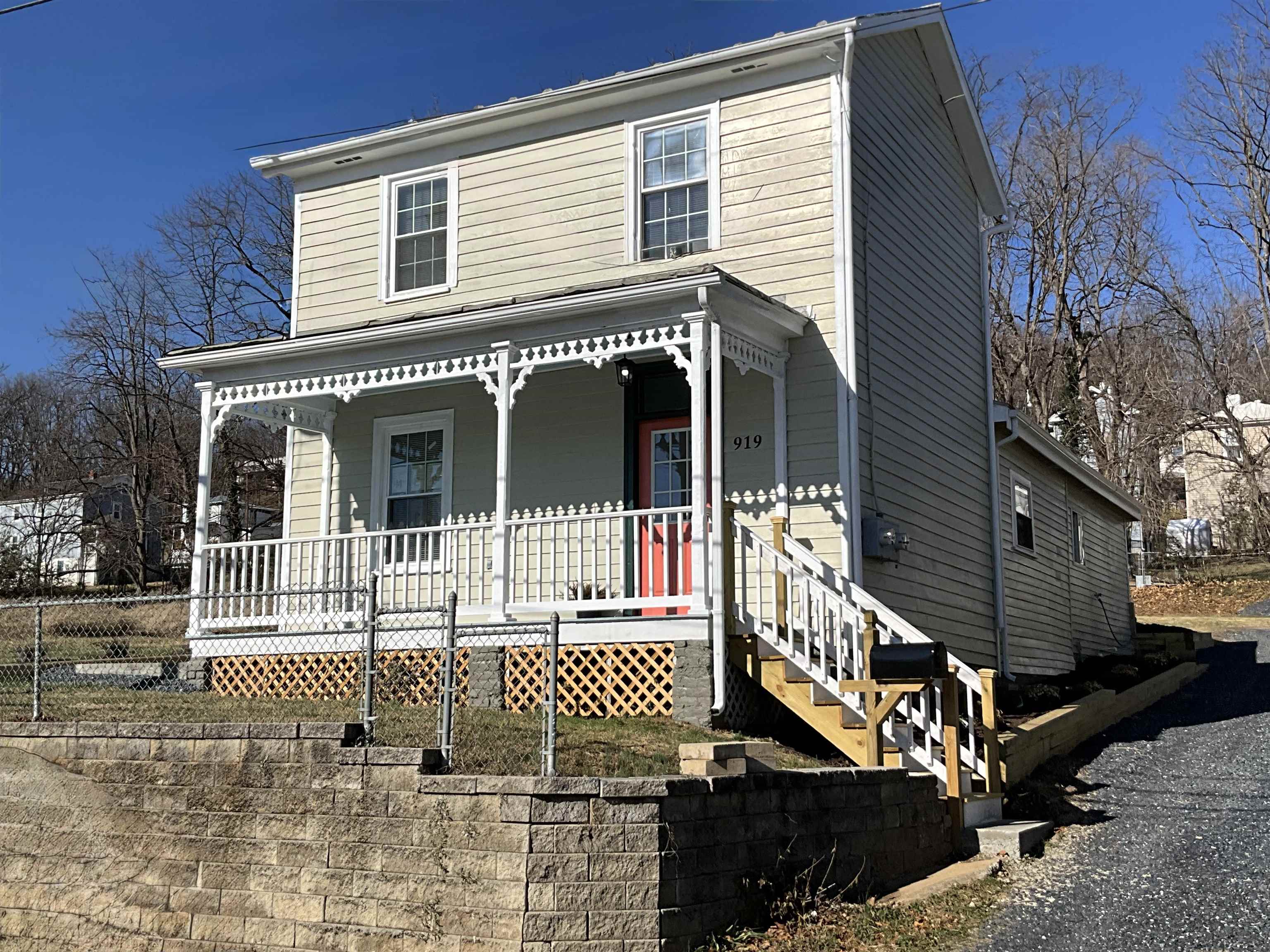 919 STUART ST, STAUNTON, Virginia 24401, 3 Bedrooms Bedrooms, ,2 BathroomsBathrooms,Residential,919 STUART ST,671428 MLS # 671428 919 STUART ST, STAUNTON, Virginia 24401, 3 Bedrooms Bedrooms, ,2 BathroomsBathrooms,Residential,919 STUART ST,671428 MLS # 671428